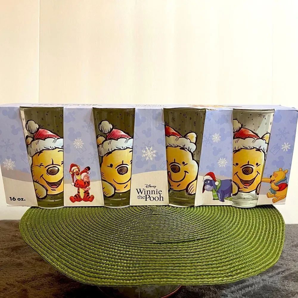 Disney Winnie the Pooh Christmas glasses set of 4 NWT